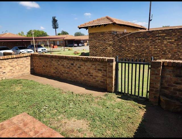2 BEDROOM APARTMENT FOR SALE IN VAAL PARK EXT 1